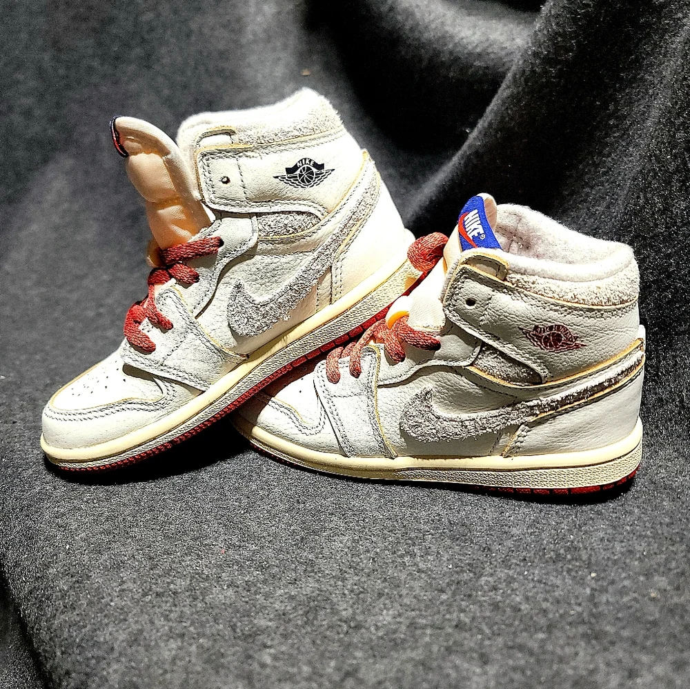 Air Jordan 1 Retro High OG 'Rare Air - Sail Cinnabar' sneaker - Picture 5 of 6